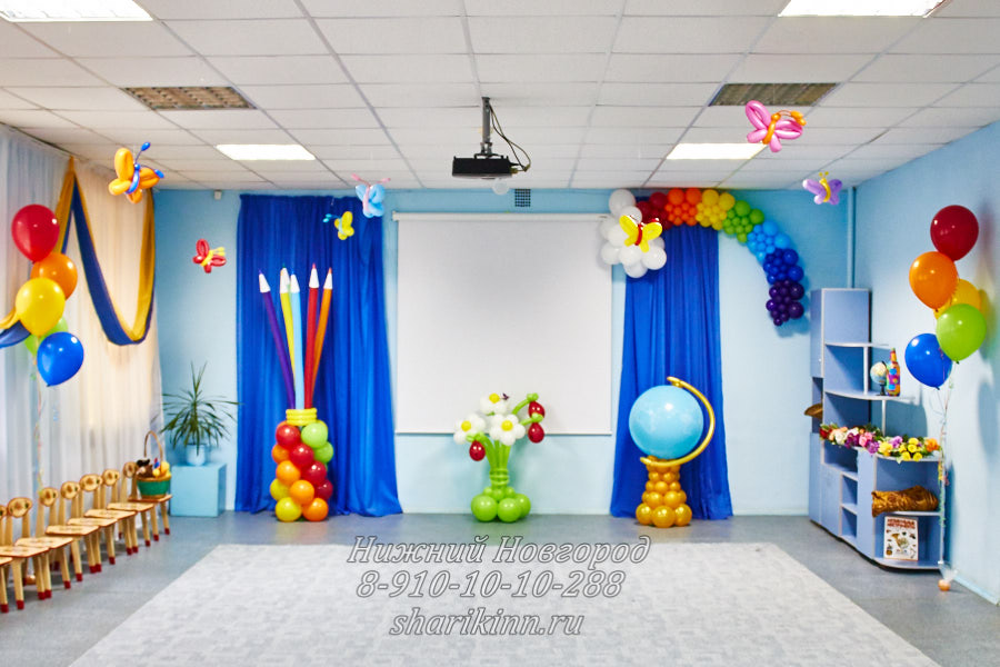 Школьный зал оформленный воздушными шариками на выпускной в детском садике 255
